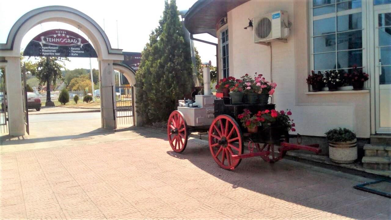 Hotel Tehnograd Kraljevo Zewnętrze zdjęcie